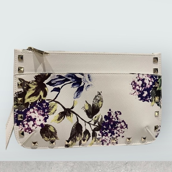 White House Black Market White Floral Clutch /Wristlet with Chrome Hardware - Picture 1 of 12